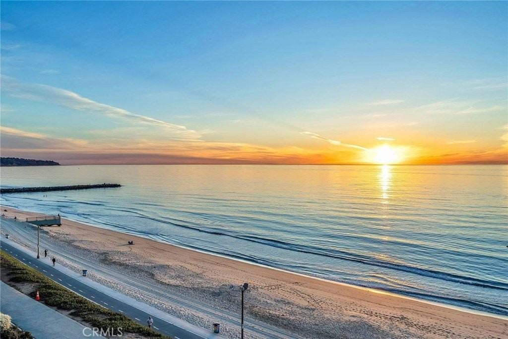 531 Esplanade #714 - Photo 2 of 50