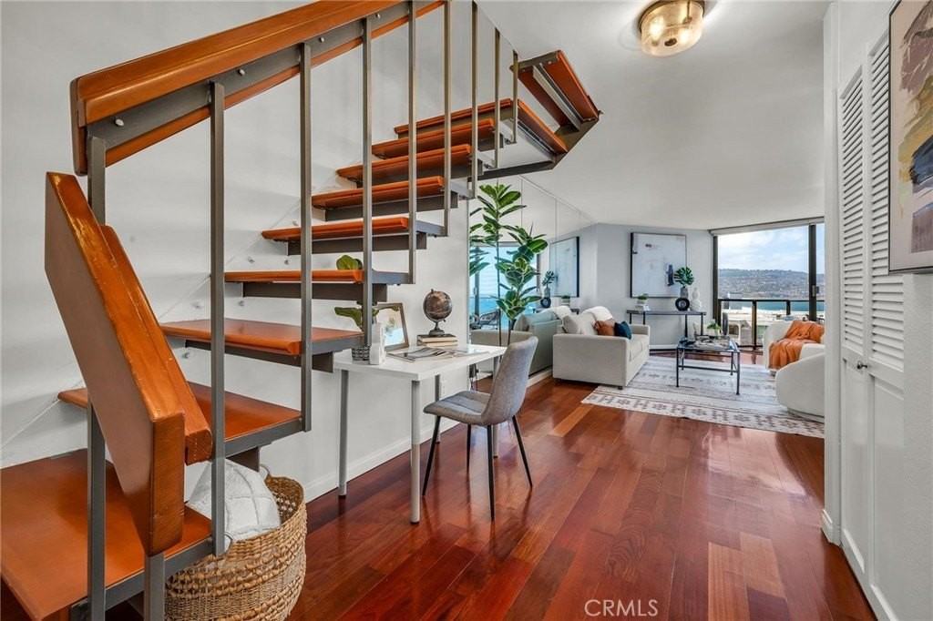 531 Esplanade #714 - Photo 4 of 50