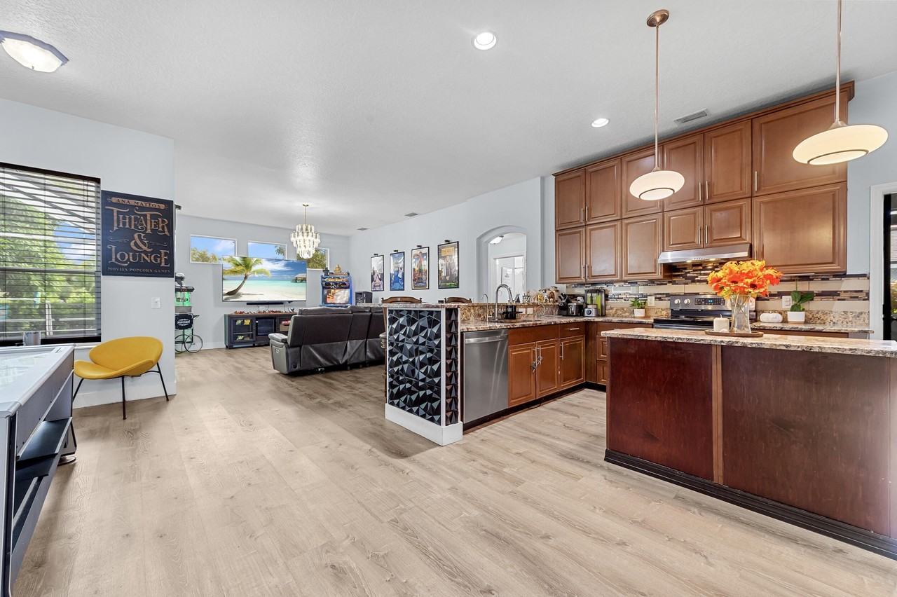 3183 Sw Ann Arbor Rd - Photo 3 of 16