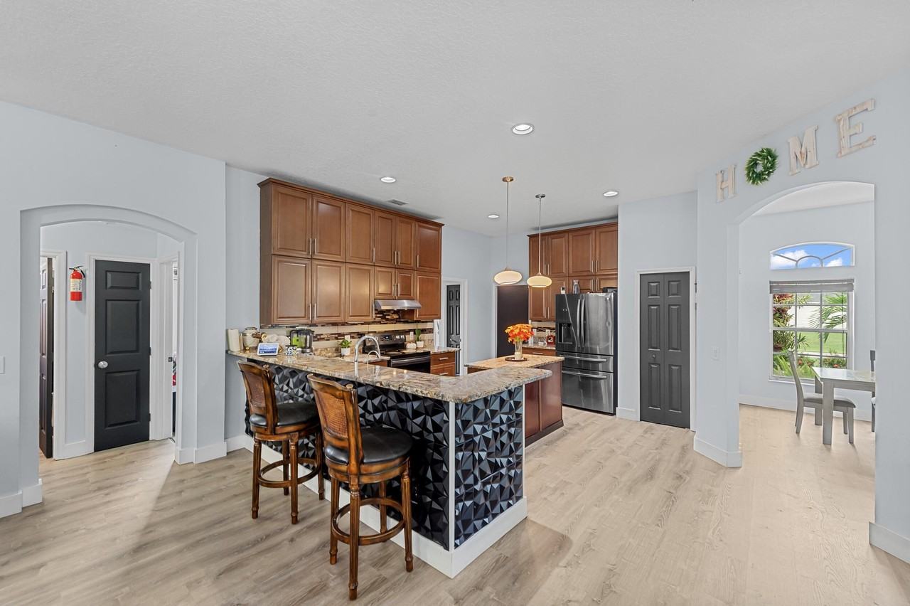 3183 Sw Ann Arbor Rd - Photo 4 of 16