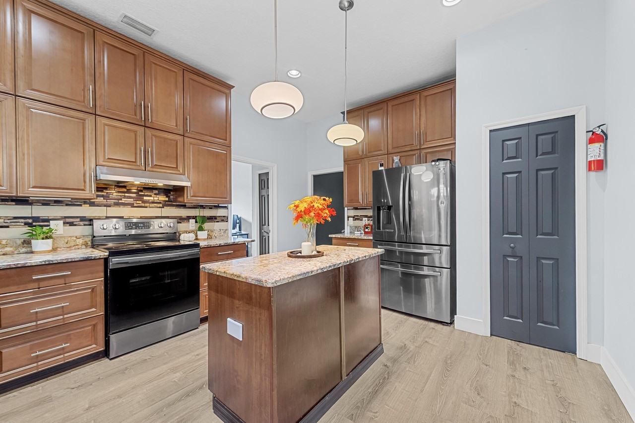 3183 Sw Ann Arbor Rd - Photo 6 of 16