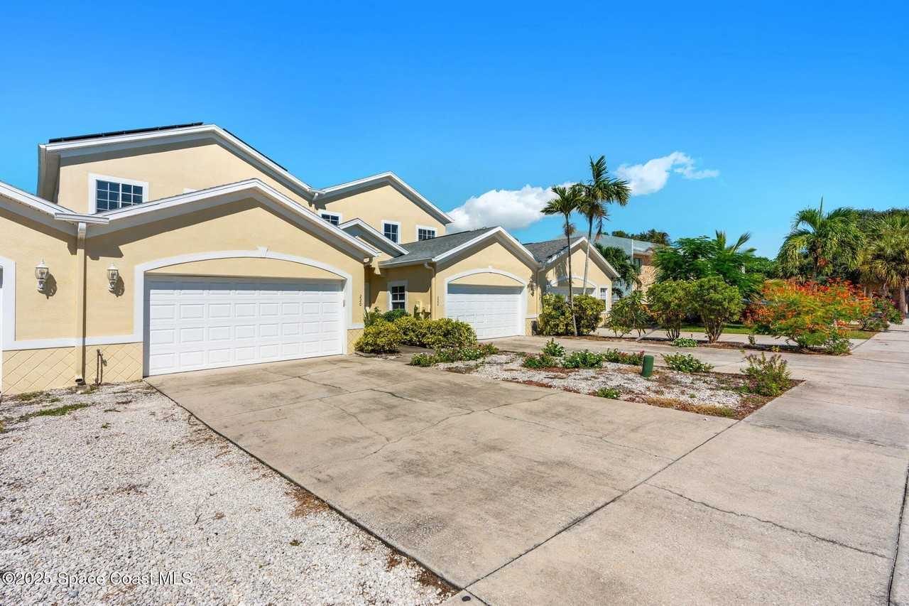 220 Chandler St Unit 2 #2 - Photo 3 of 31