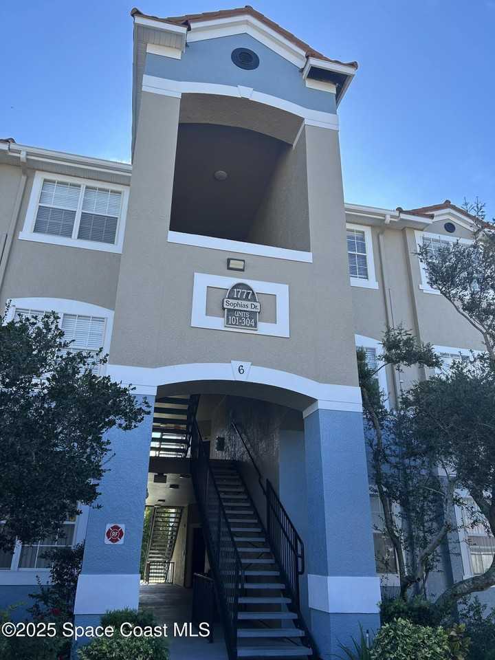 1777 Sophias Dr Apt 201 #201