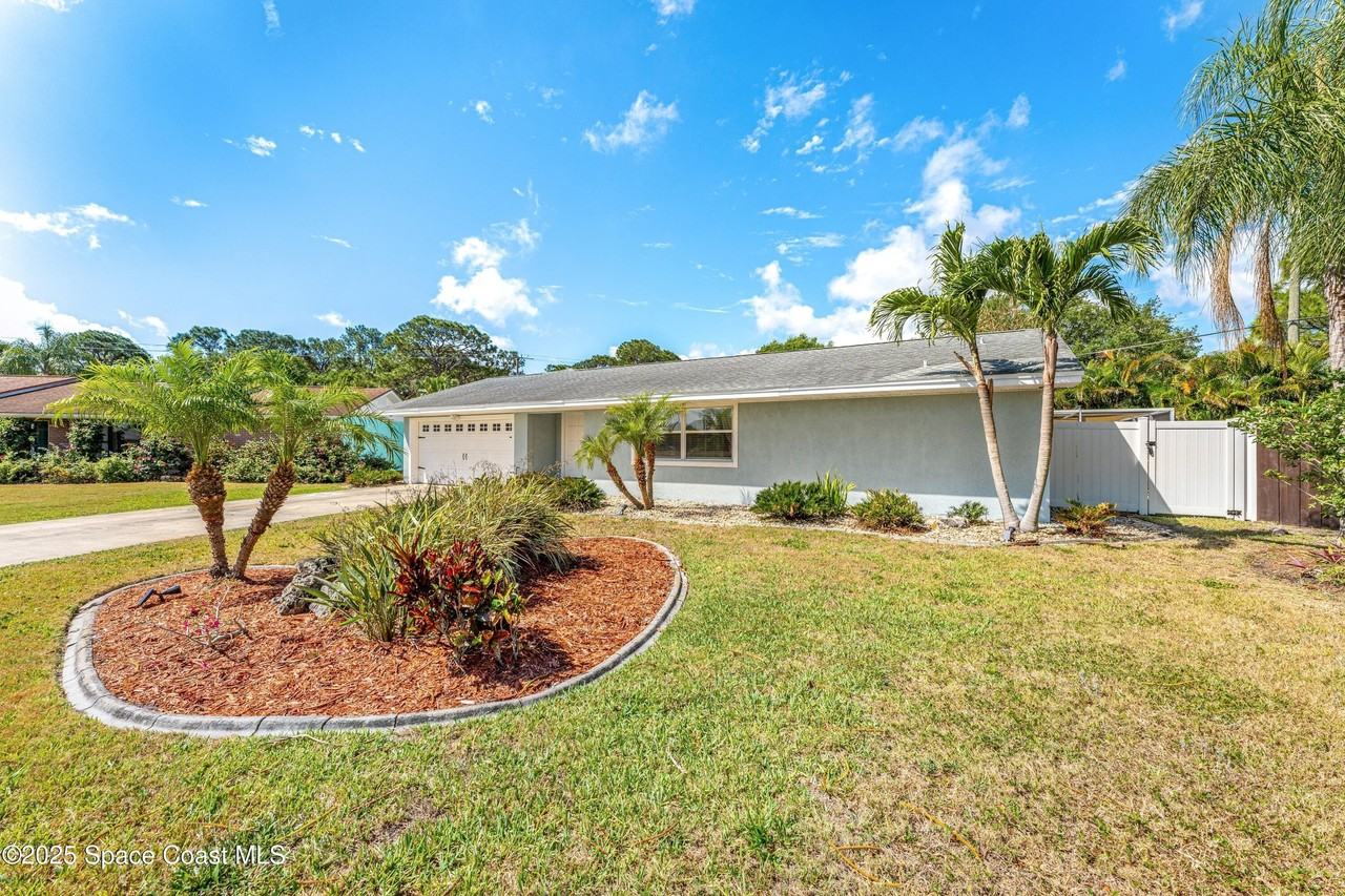 113 Las Palmas - Photo 2 of 46