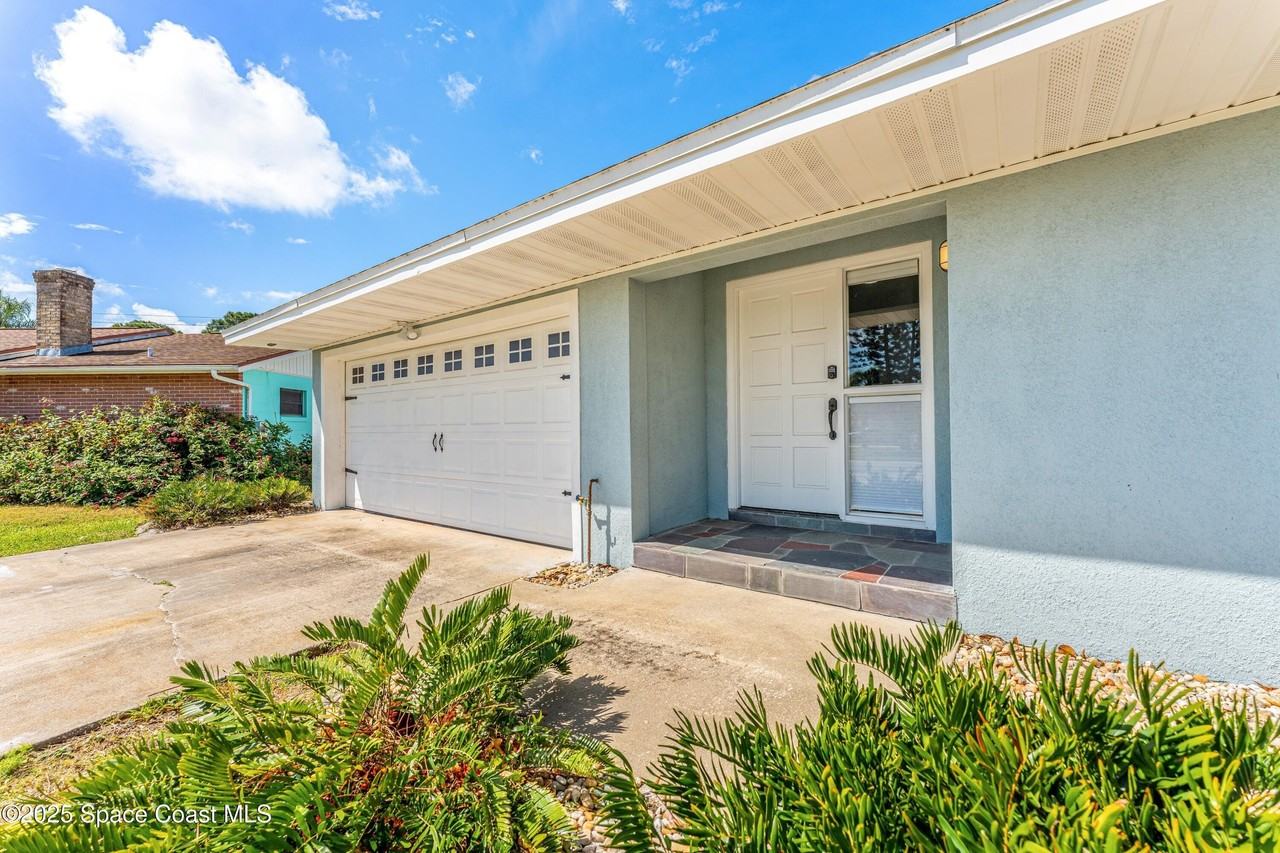 113 Las Palmas - Photo 5 of 46