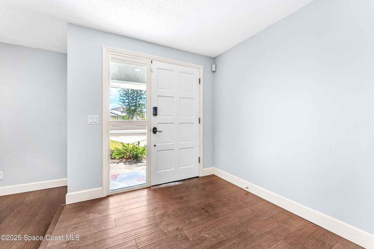 113 Las Palmas - Photo 7 of 46