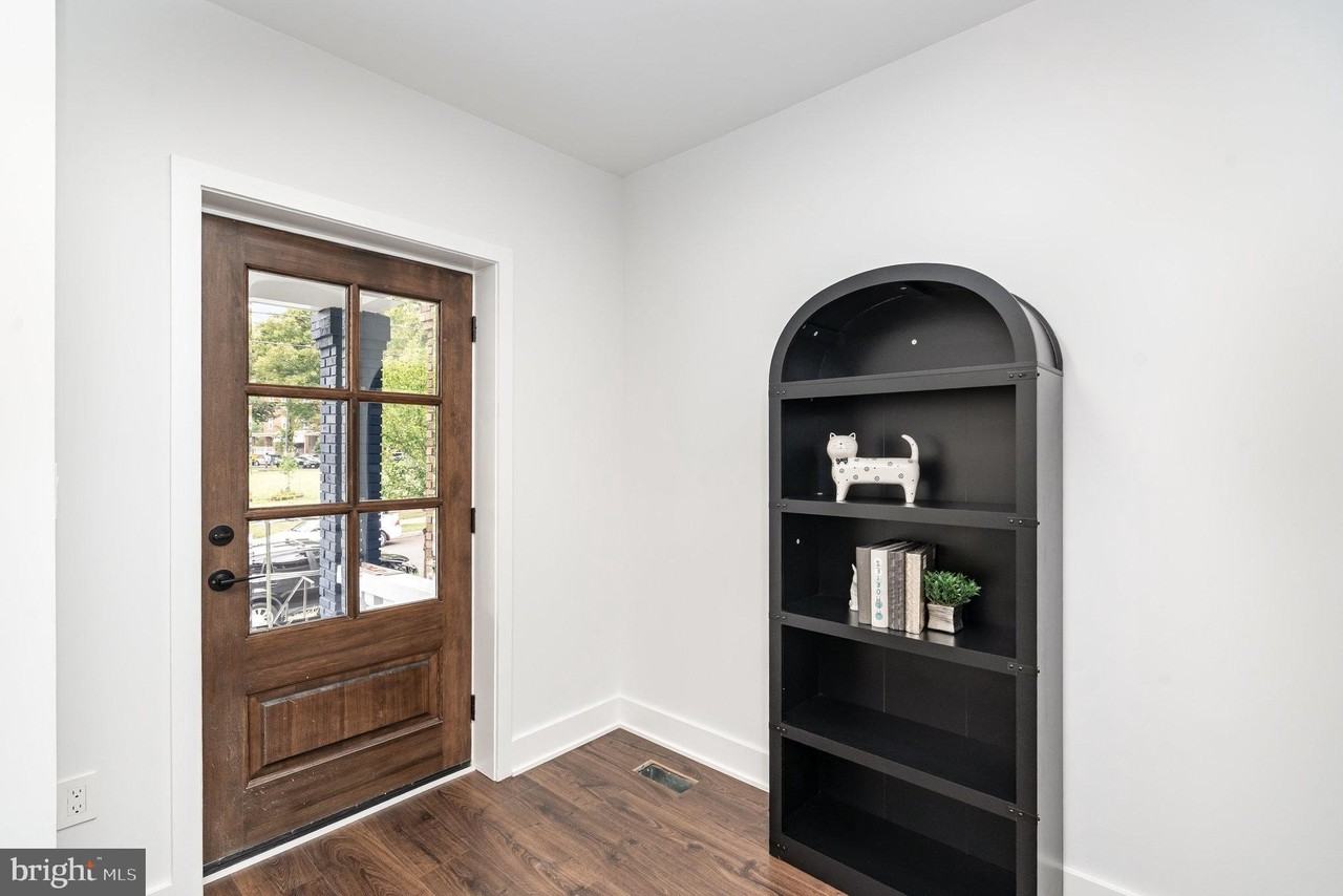 822 Gallatin St Nw Unit 822 #822 - Photo 4 of 48