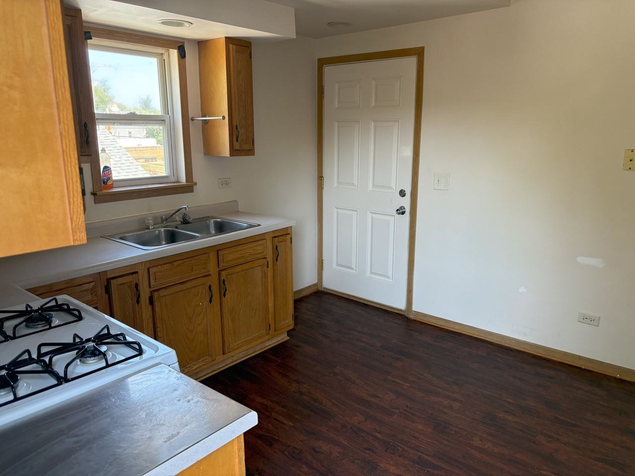 27 N Hickory St Apt 2b - Photo 2 of 10