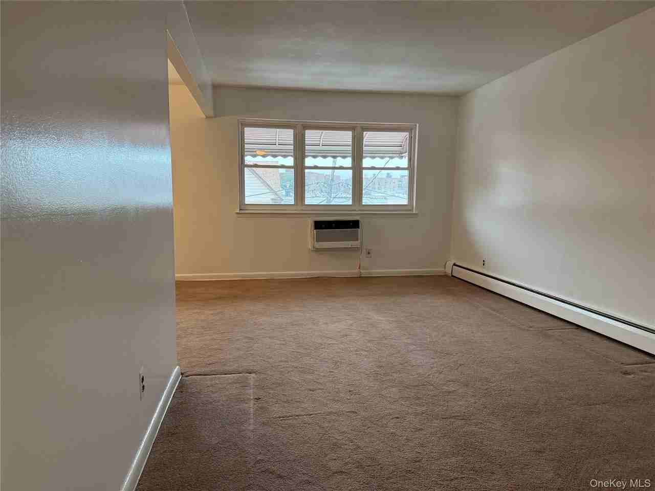 4212 77th St - Photo 3 of 9