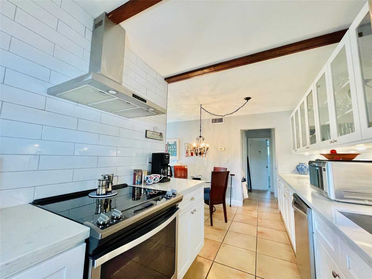 234 Hibiscus Ave - Photo 6 of 34