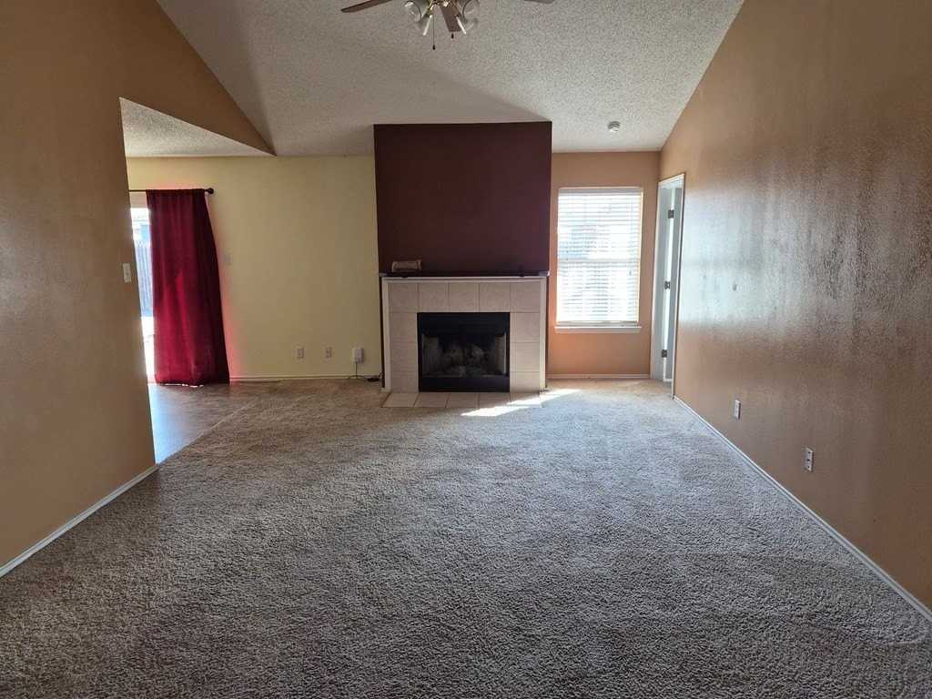 1226 Wallace Ln - Photo 4 of 16