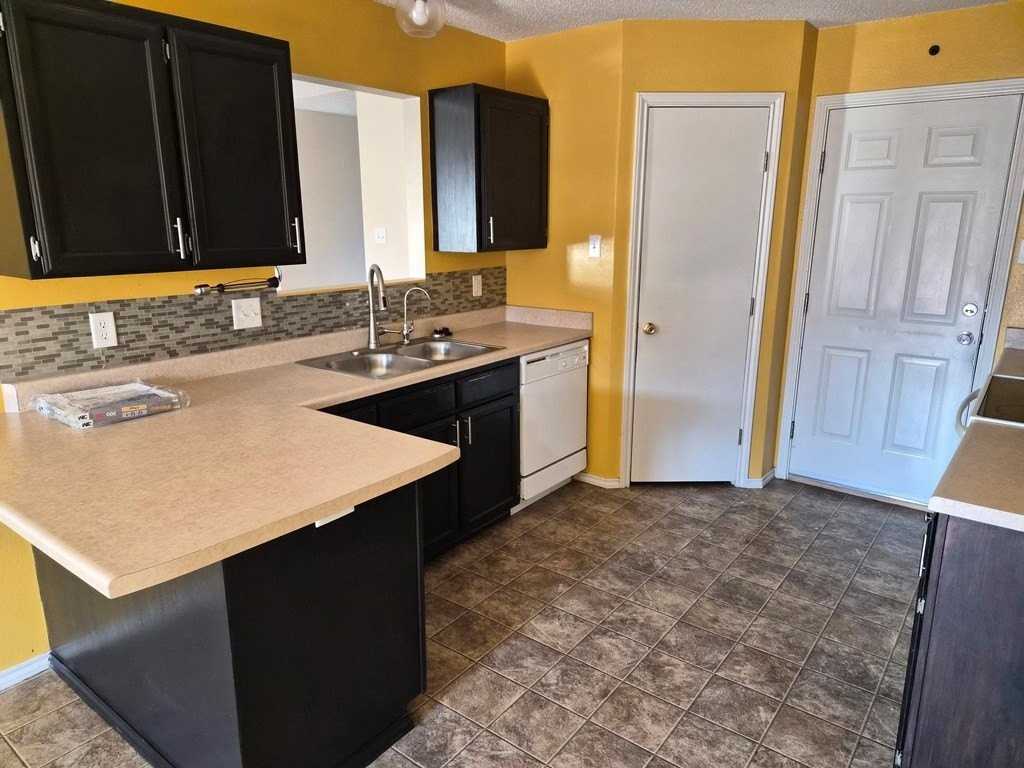 1226 Wallace Ln - Photo 6 of 16