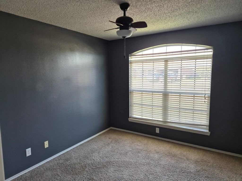 1226 Wallace Ln - Photo 7 of 16