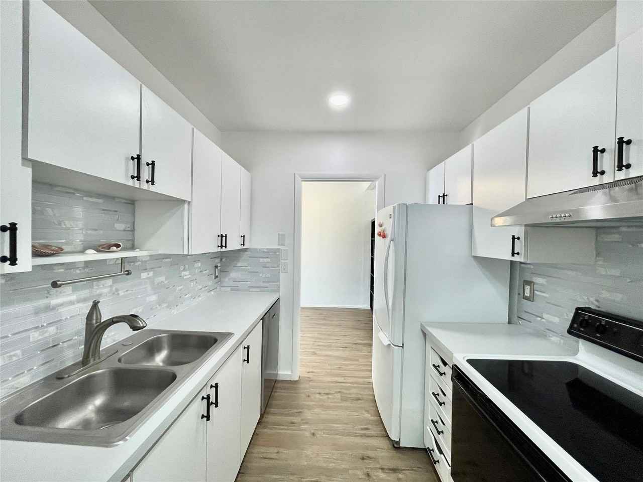 400 N Riverside Dr - Photo 5 of 50