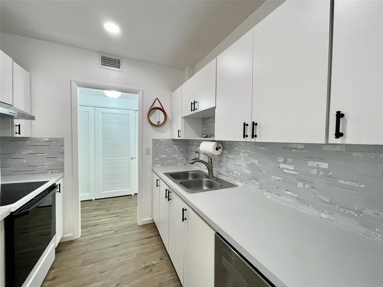 400 N Riverside Dr - Photo 6 of 50