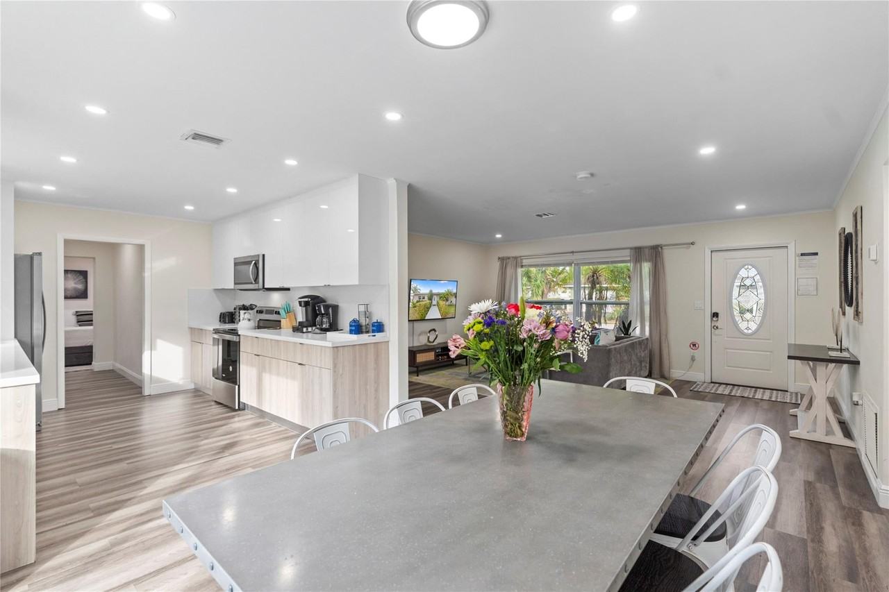 5701 Ne 16th Ave - Photo 4 of 50