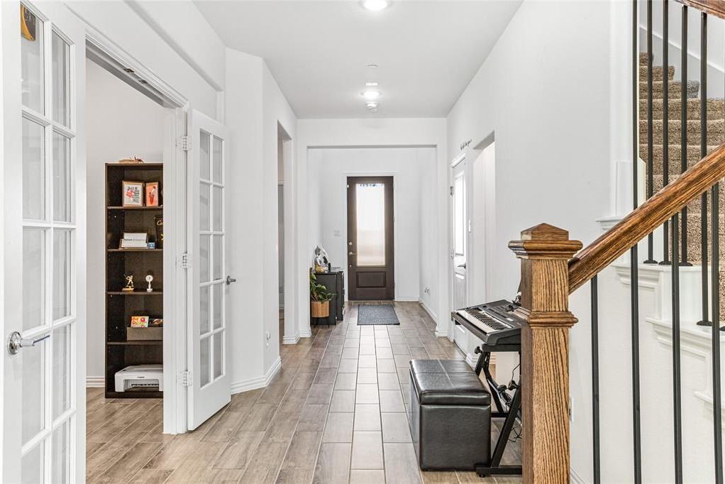 2096 Creekbluff Cir - Photo 5 of 29