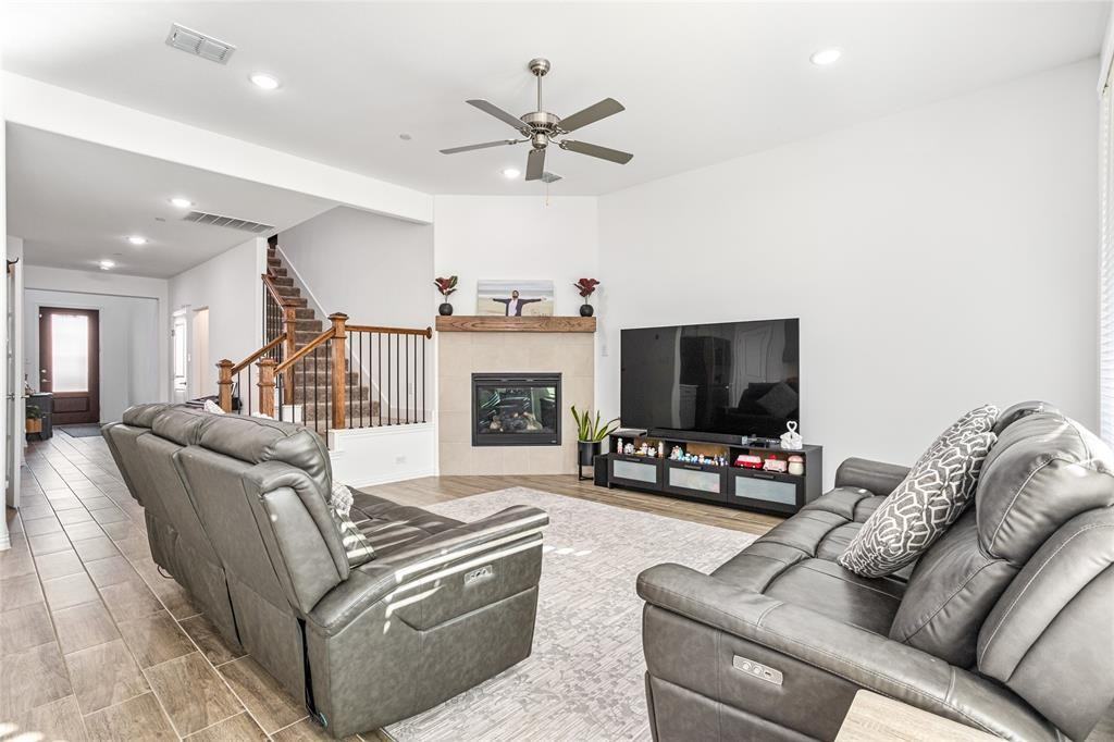 2096 Creekbluff Cir - Photo 6 of 29