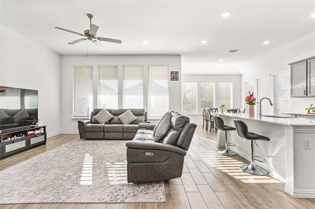 2096 Creekbluff Cir - Photo 7 of 29