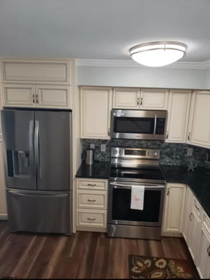 323 44th St S ##106 - Photo 3 of 30