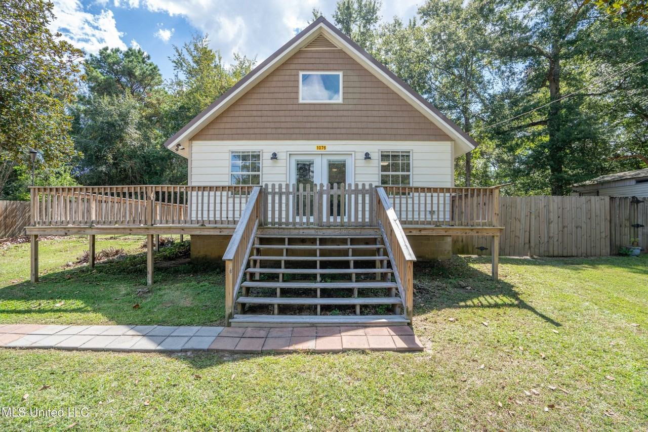1076R Lilinoe Way - Photo 2 of 32