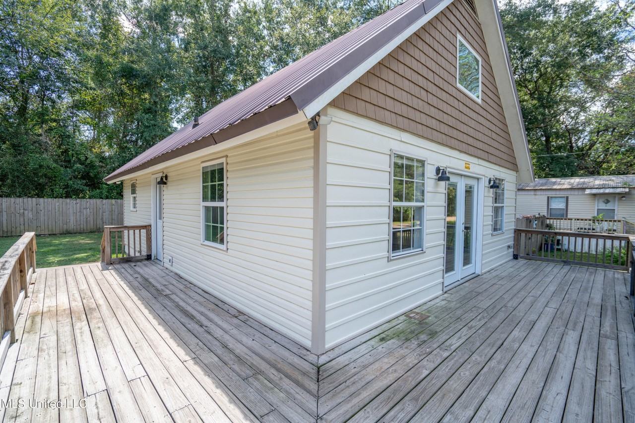 1076R Lilinoe Way - Photo 3 of 32
