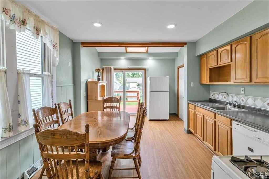 120 Aldrich Pl - Photo 3 of 21