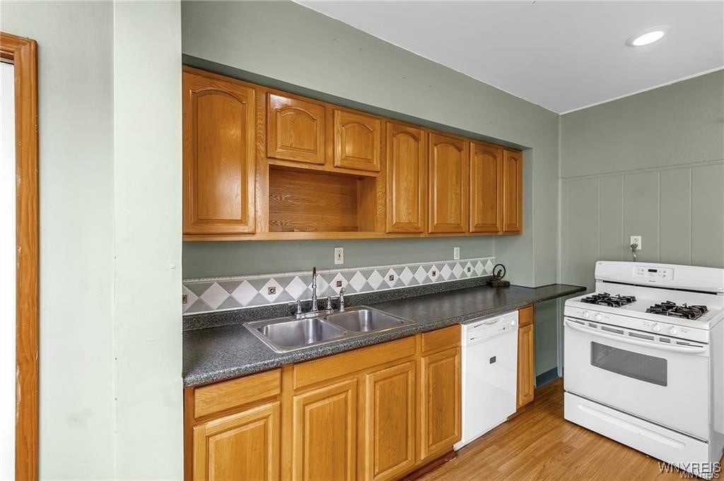 120 Aldrich Pl - Photo 4 of 21