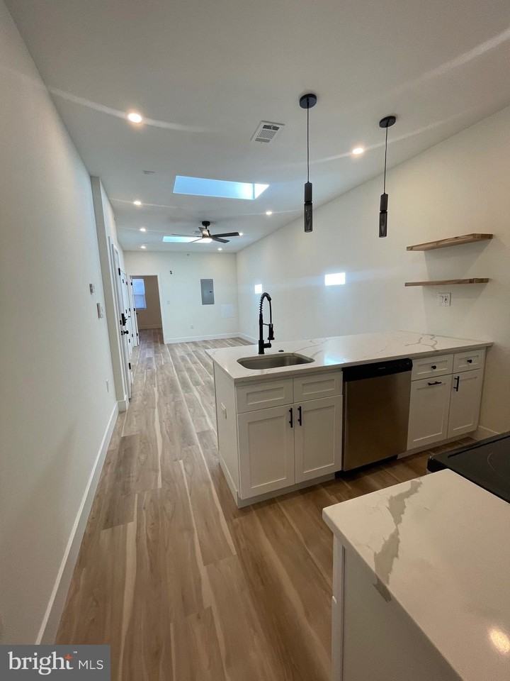 622 S 60th St - Photo 3 of 48