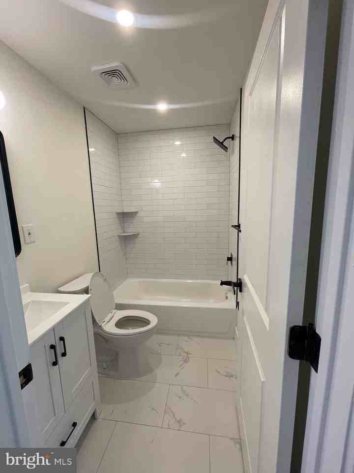 622 S 60th St - Photo 7 of 48