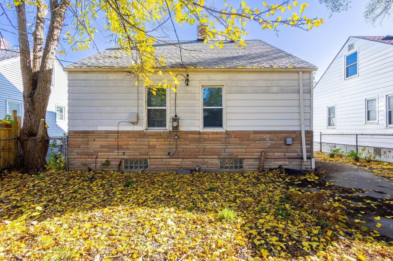 20209 Revere St - Photo 3 of 20