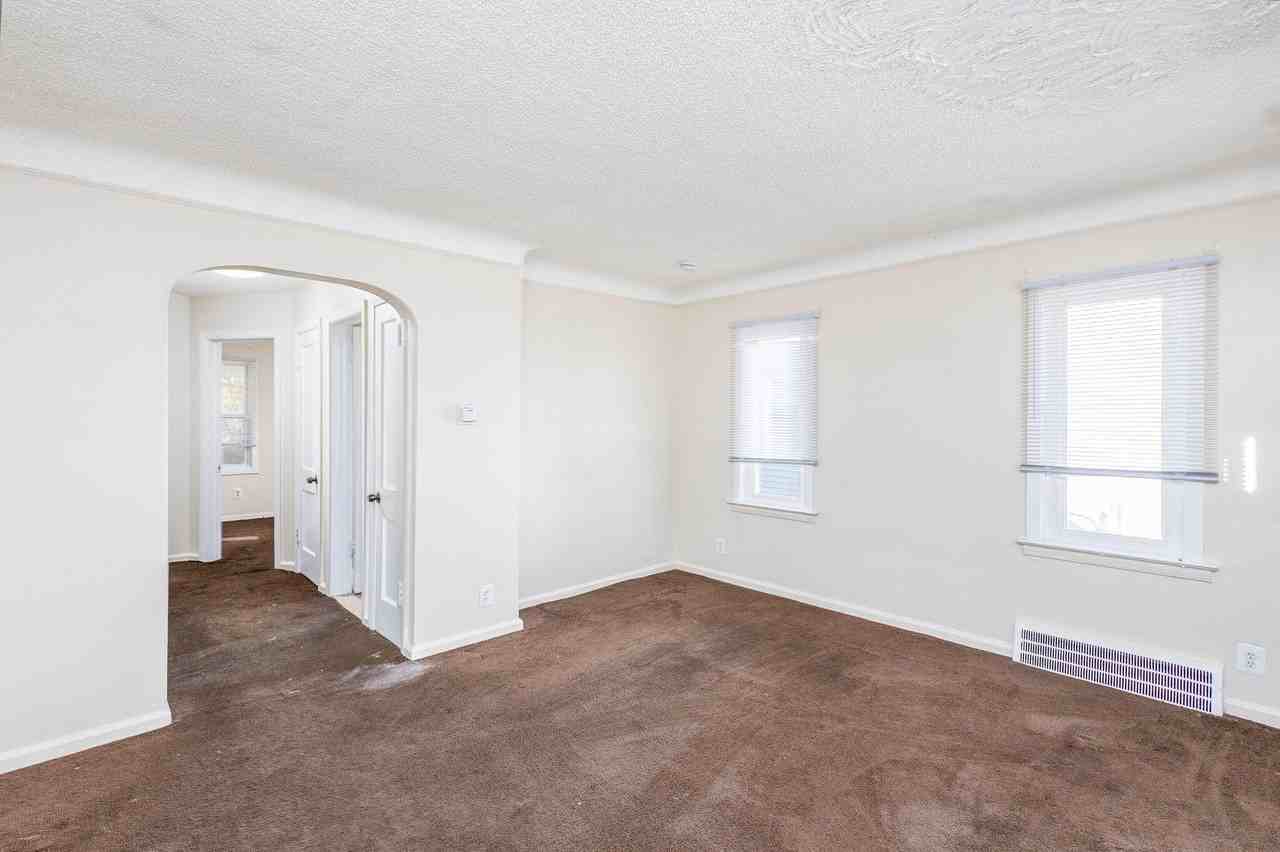 20209 Revere St - Photo 4 of 20