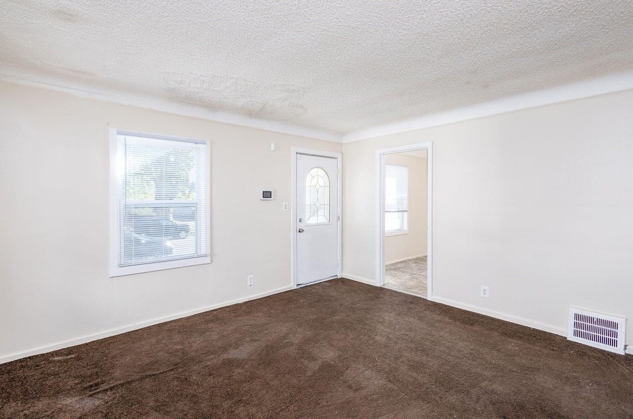 20209 Revere St - Photo 5 of 20