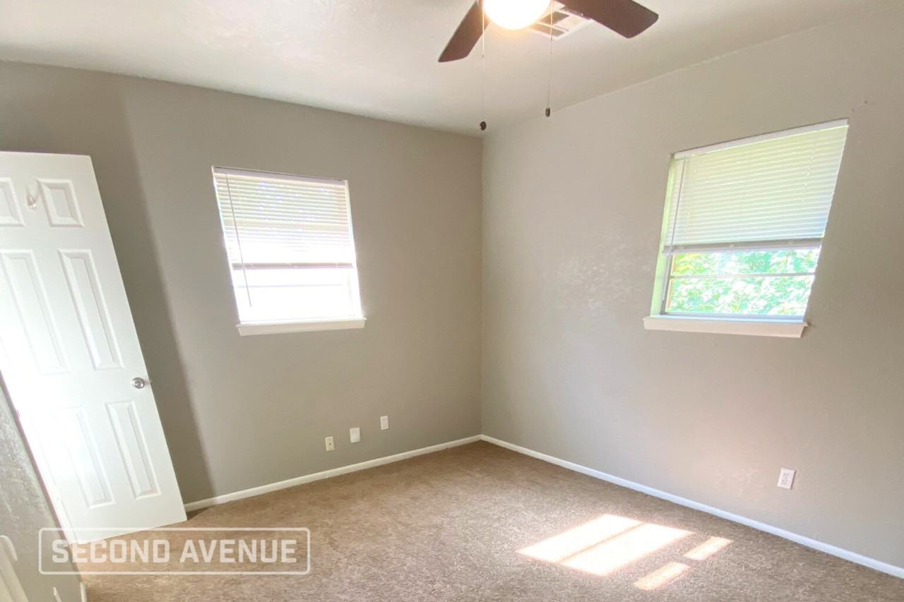 1205 Nw 105th St - Photo 2 of 10