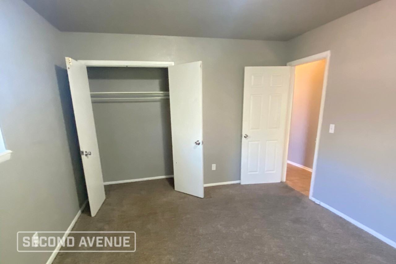 1205 Nw 105th St - Photo 3 of 10