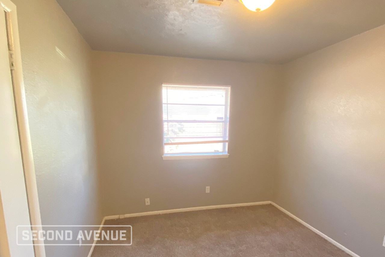 1205 Nw 105th St - Photo 4 of 10