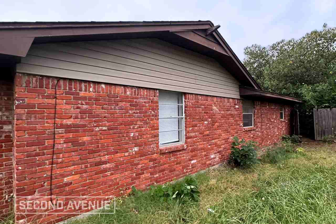 1205 Nw 105th St - Photo 7 of 10