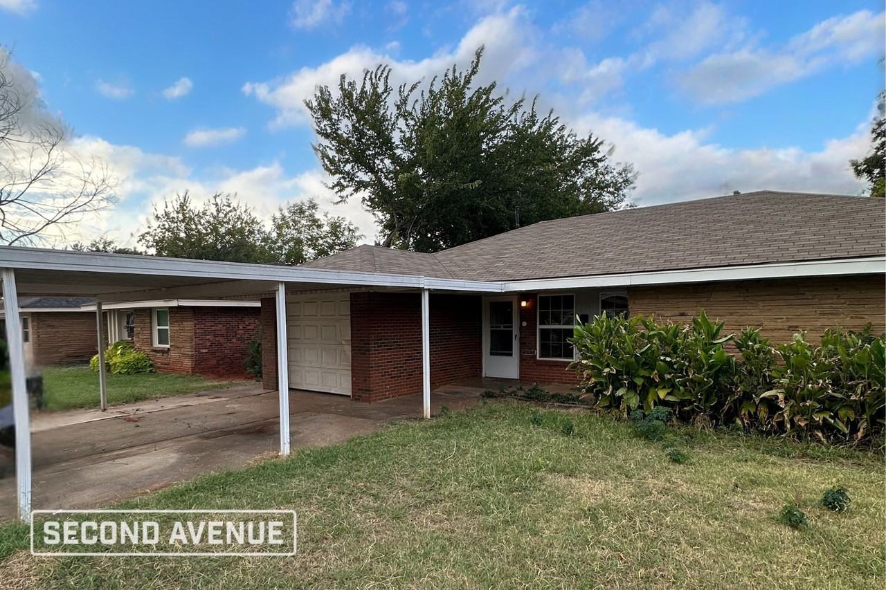 1217 Northeast 45th Street - Photo 2 of 17