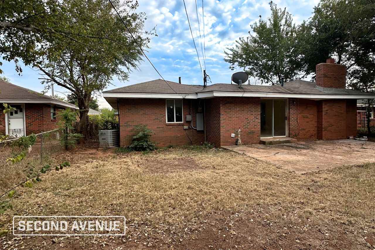 1217 Northeast 45th Street - Photo 3 of 17