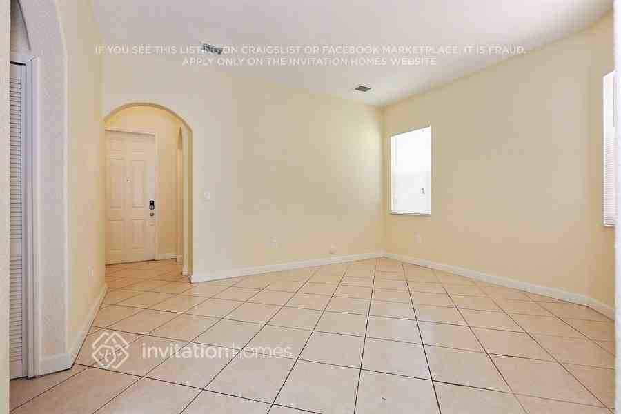 18273 Northwest 89th Avenue - Photo 3 of 20