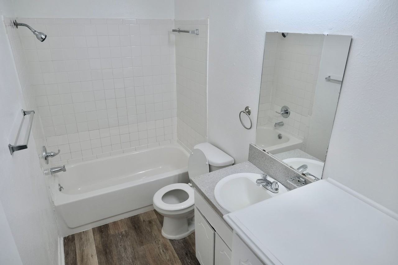 2408 NW 52nd St - Photo 7 of 8