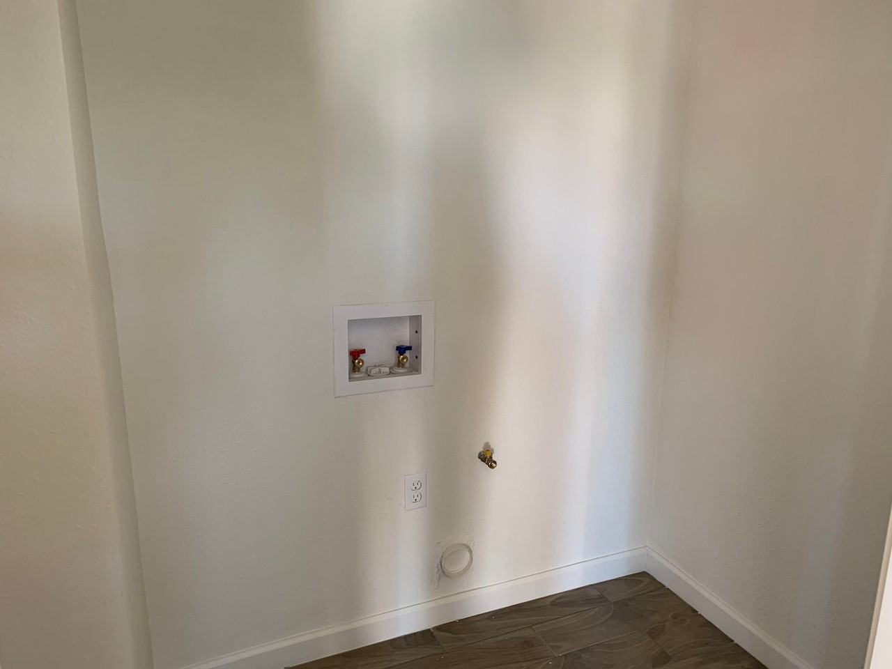 **FIRST MONTH'S RENT FREE & HALF OFF DECEMBER RENT** Please contact Anastasia Sisneros 480 - Photo 6 of 9