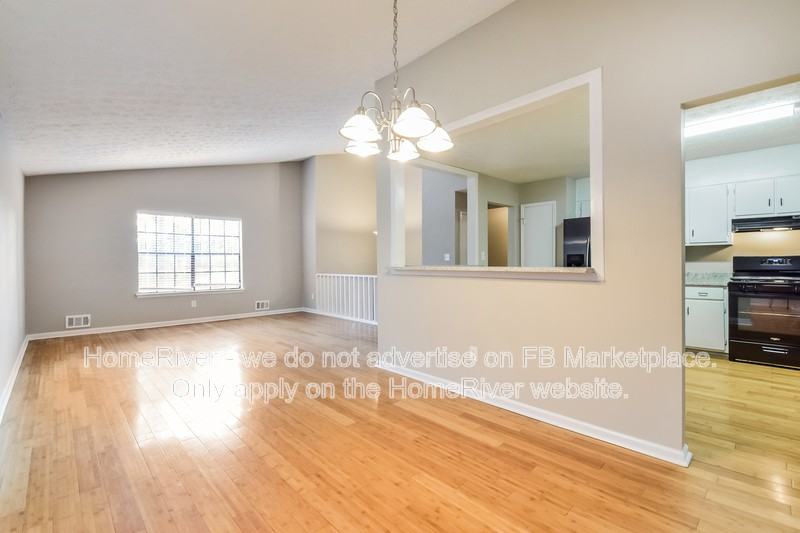 640 Butterfield Ln - Photo 3 of 24