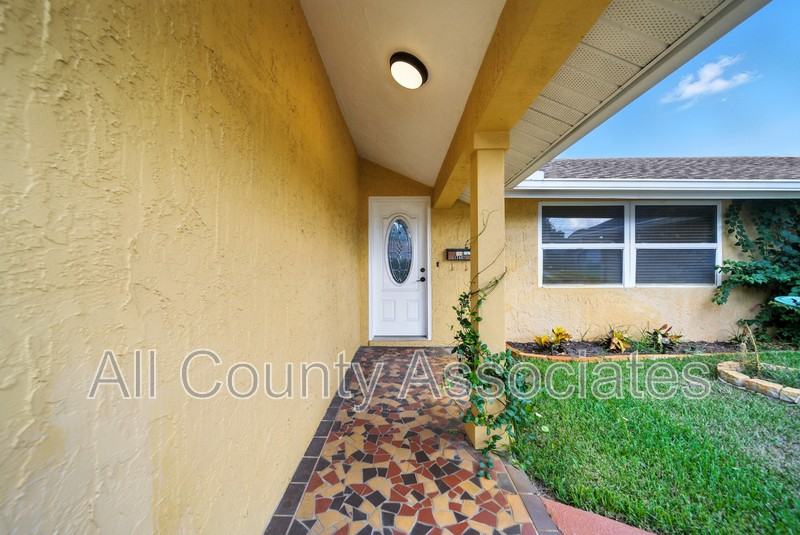 12407 Partridge Hill Row - Photo 2 of 42