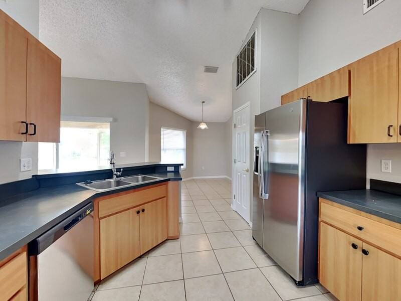 817 Highland Crest Loop - Photo 4 of 29