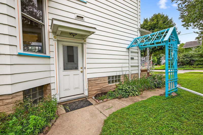 620 E Franklin St - Photo 5 of 30