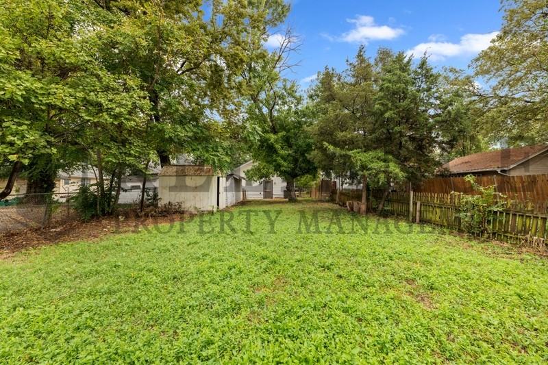 621 S Green St - Photo 4 of 19