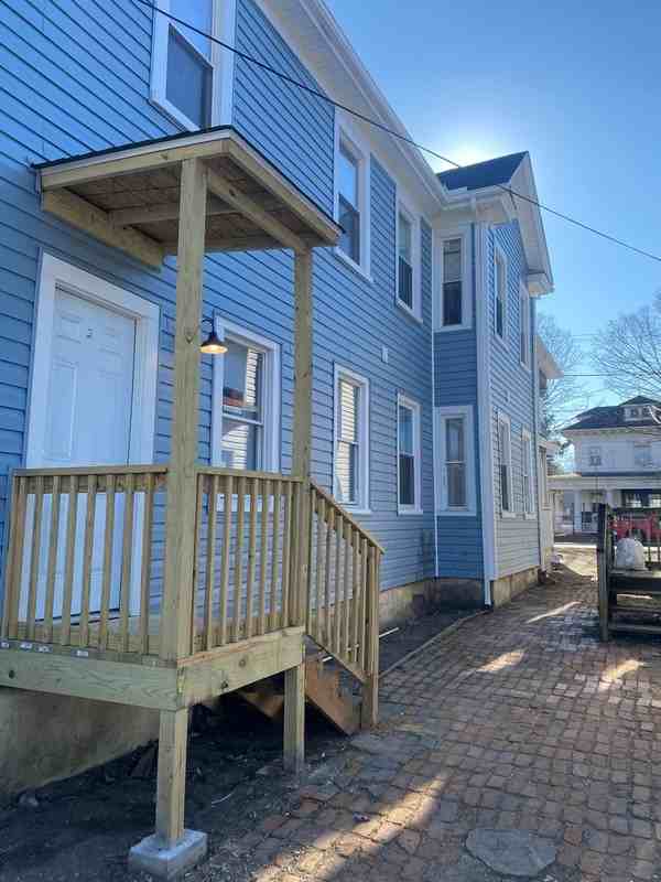 1020 Jamison Ave Ne - Photo 2 of 9