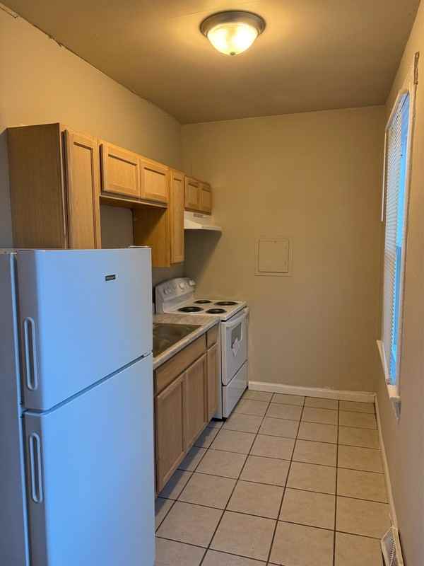 1020 Jamison Ave Ne - Photo 6 of 9