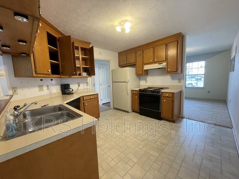 622 Mclaw Dr - Photo 3 of 18